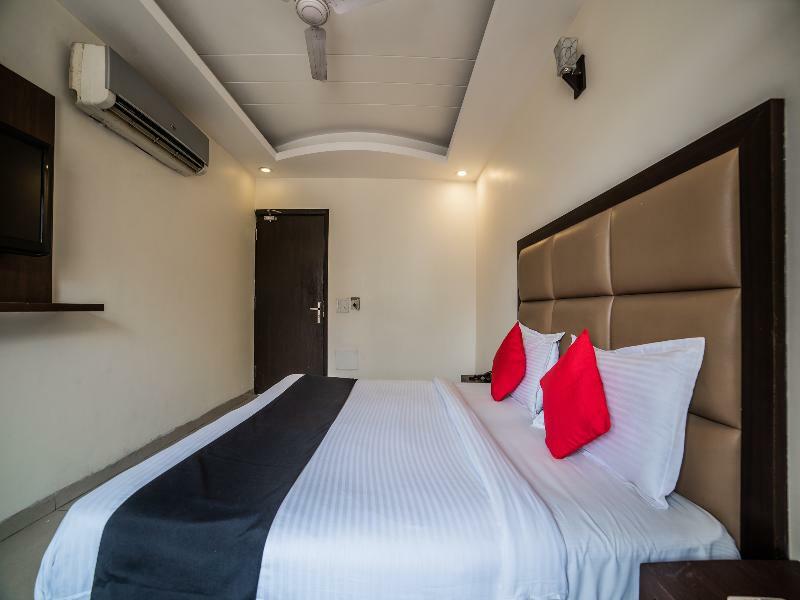Capital O Hotel Jeyan Inn Near Gurudwara Shri Bangla Sahib Delhi  Dış mekan fotoğraf